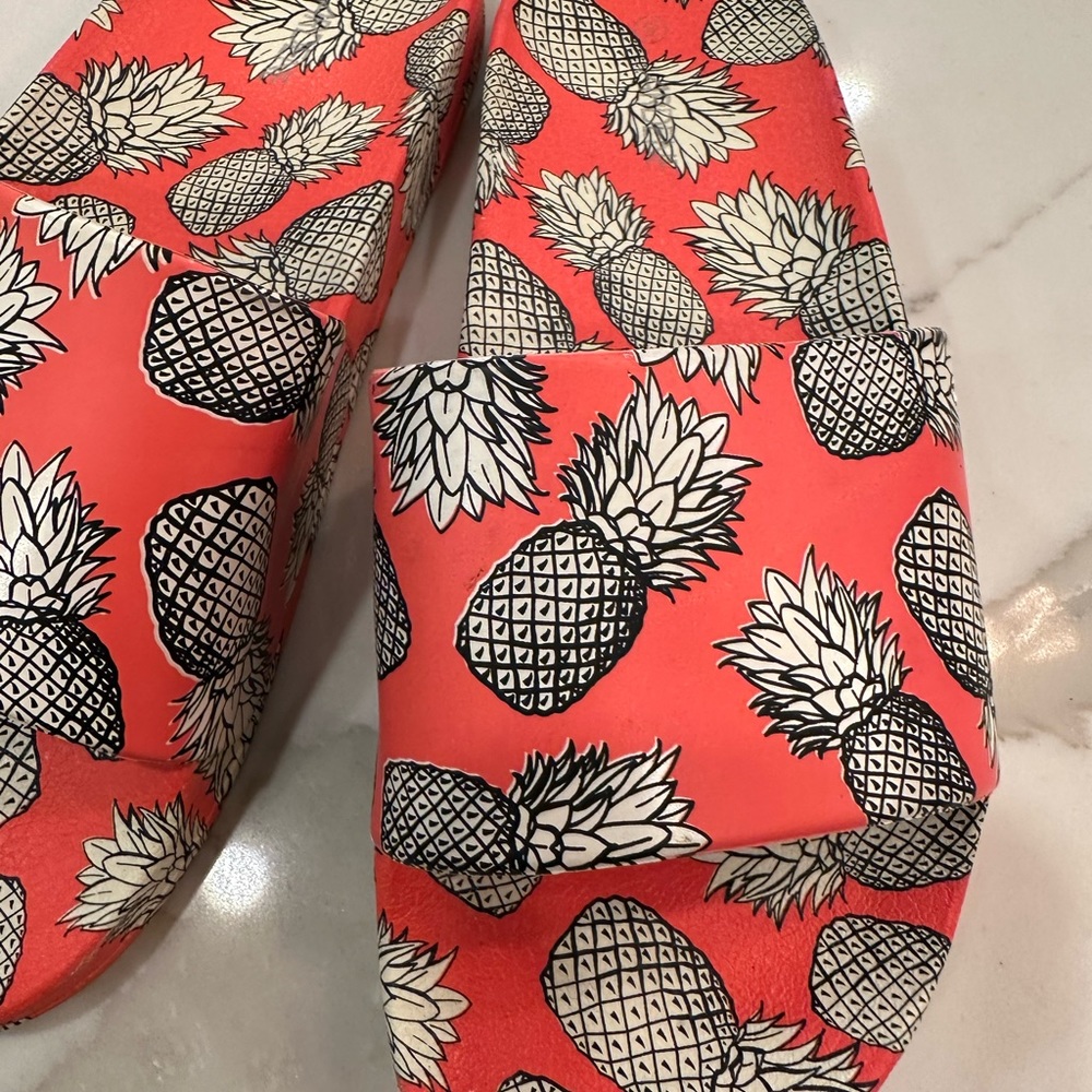 Slippers - Picture 2 of 6